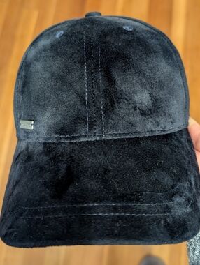 Soia & Kyo Navy Velvet-look  Baseball Cap with Metal Logo